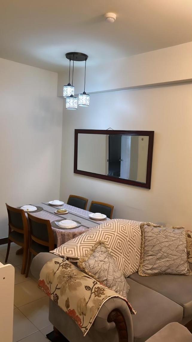 Brixton Place, Weston Tower Manila Bagian luar foto