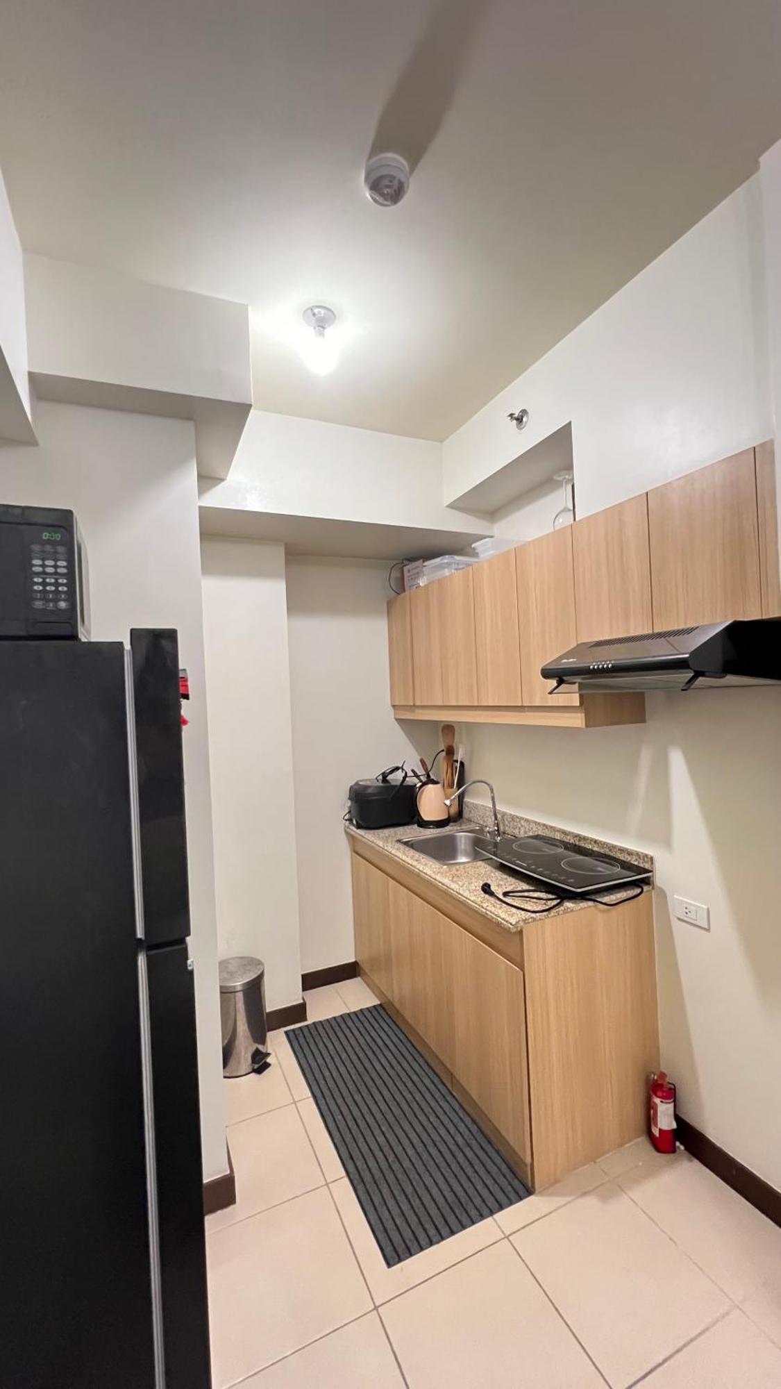 Brixton Place, Weston Tower Manila Bagian luar foto