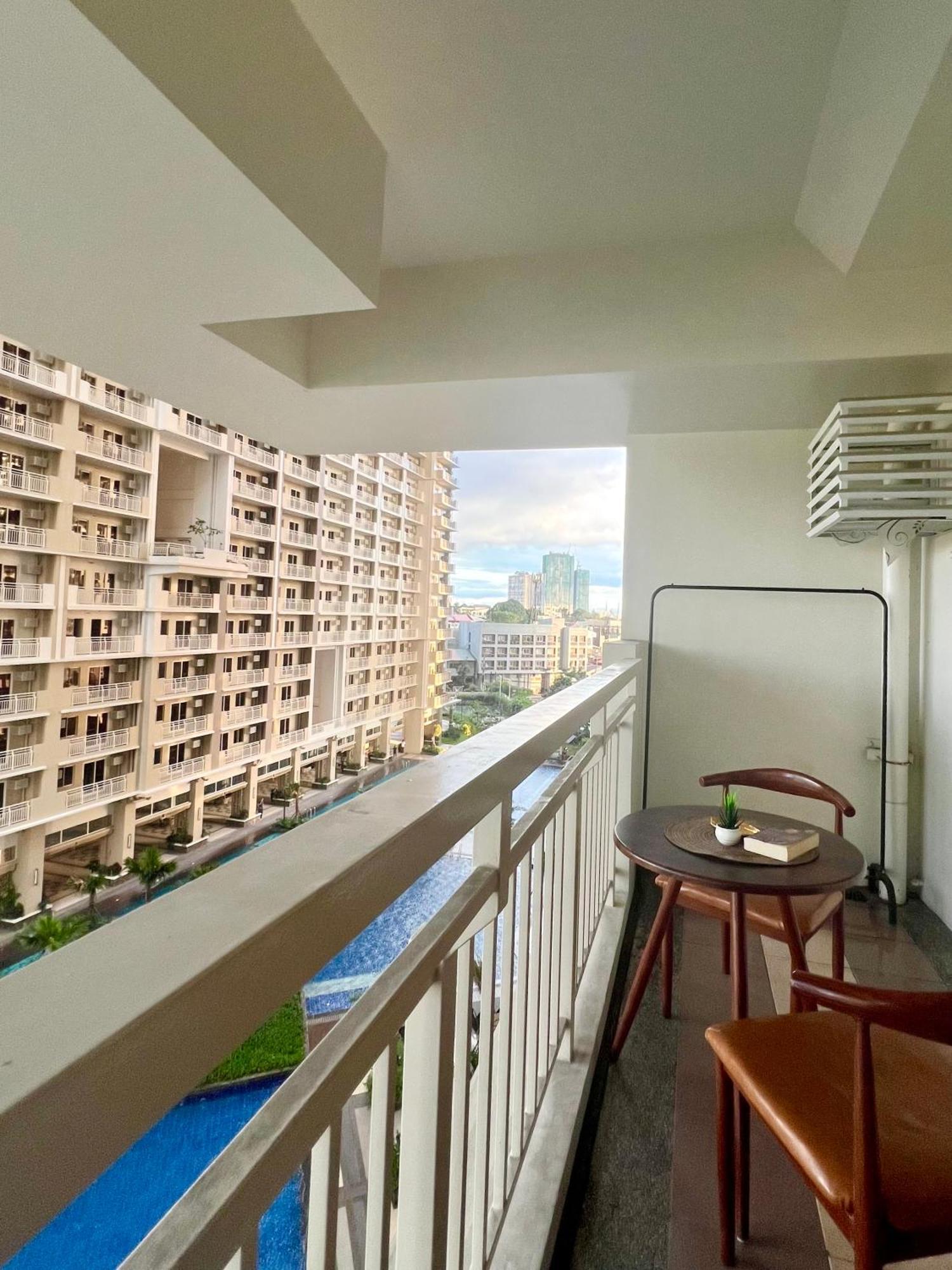 Brixton Place, Weston Tower Manila Bagian luar foto